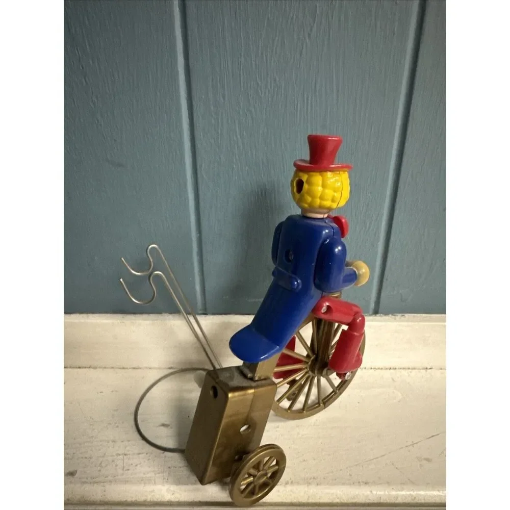 Mr. Slowly Mechanical‎ Clockwork Plastic Big Wheel Riding Toy. 5 In. Working